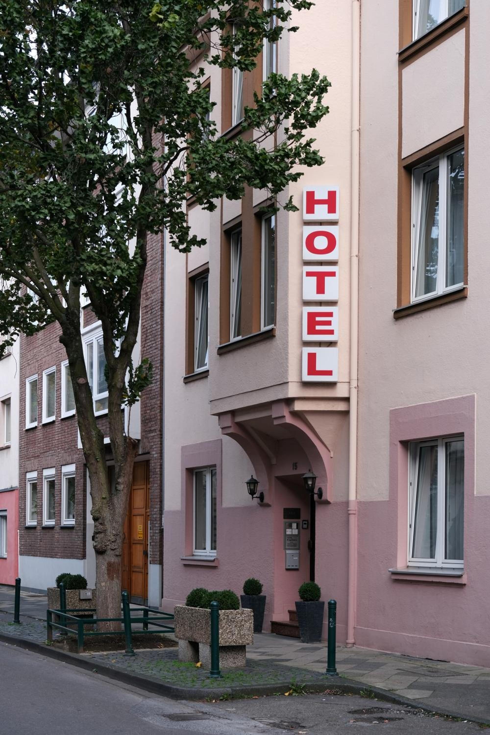Engelbert Hotel 3*